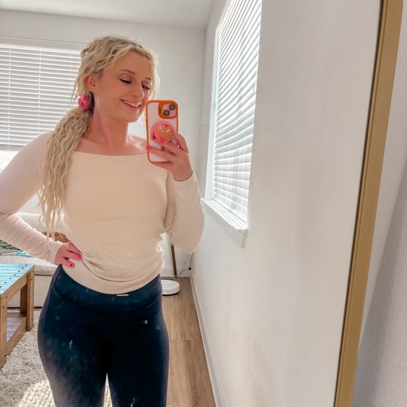 Klassy network off shoulder long sleeve size large beige NWT - Picture 1 of 15